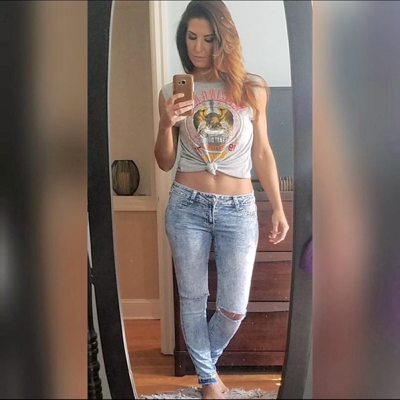 Sleeveless Rocker Tee - Picture 5 of 6